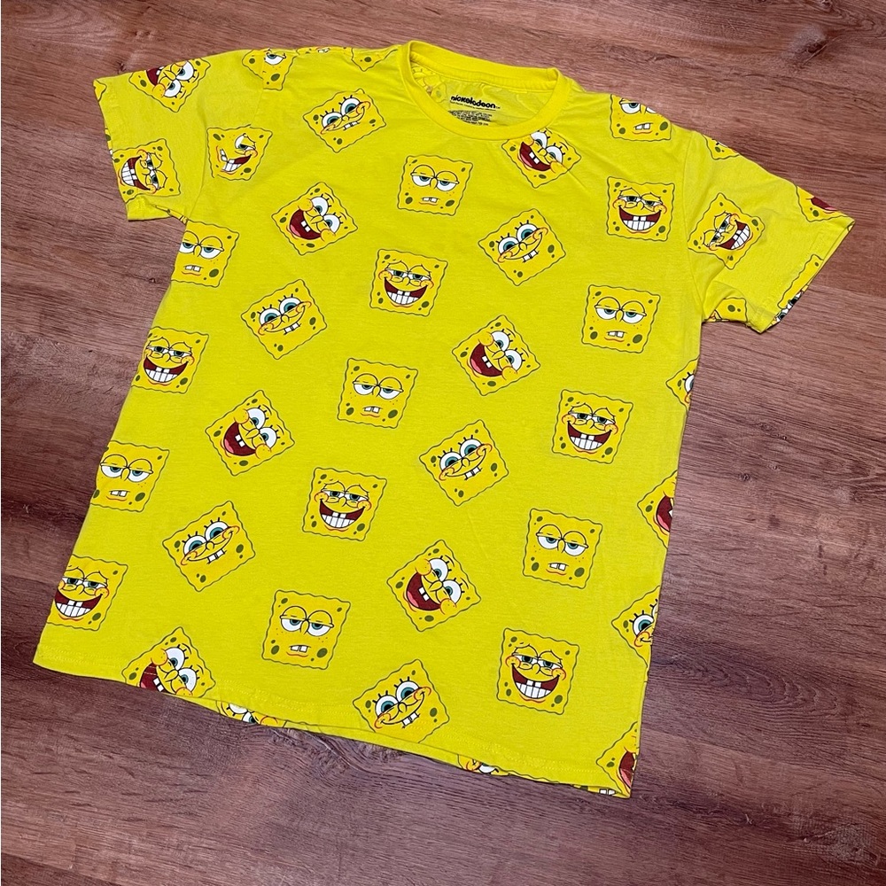 Graphic tee‎